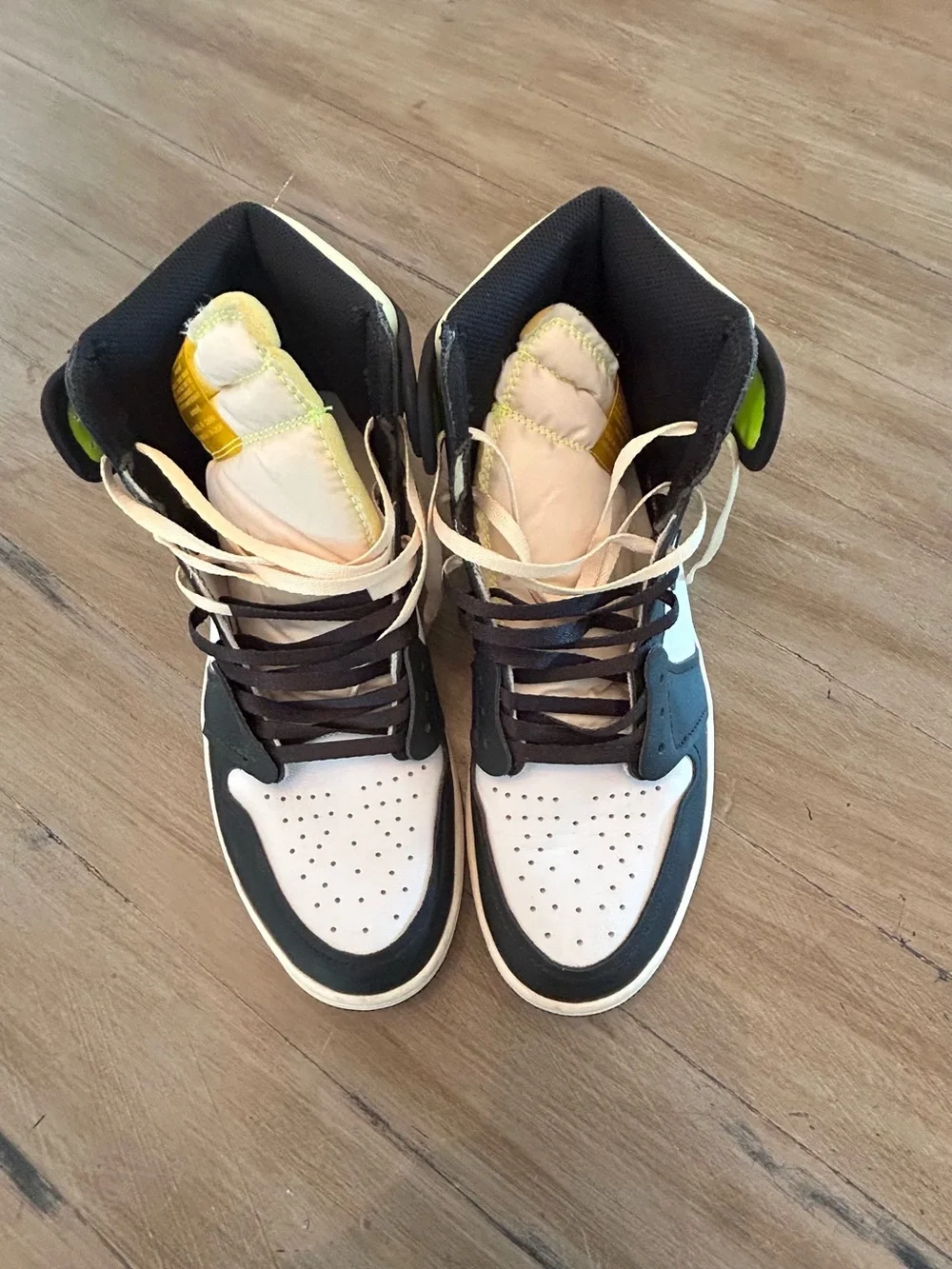Air Jordan 1 Retro High OG “Volt Gold”
